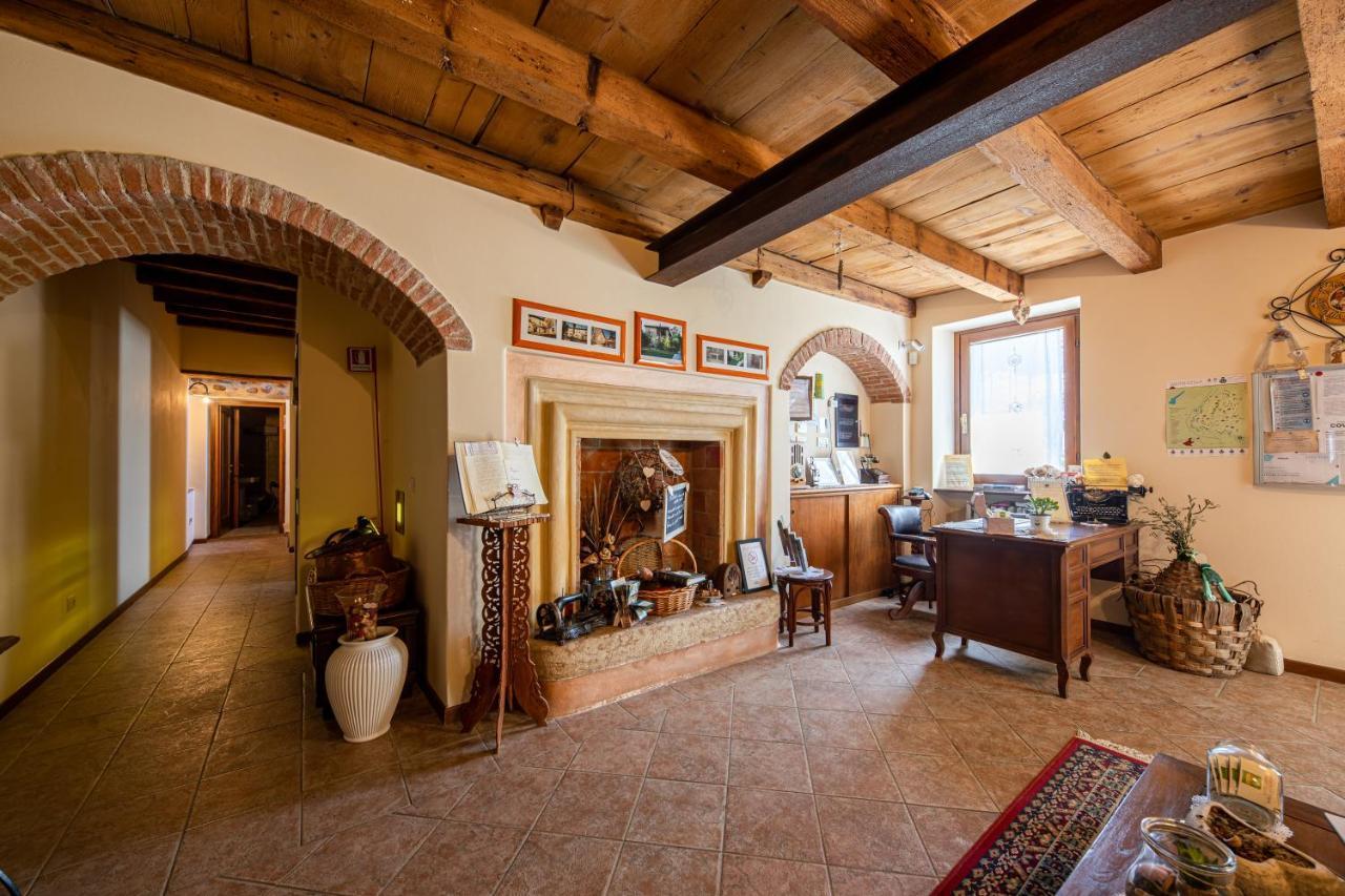Borgo Di Calmasino *