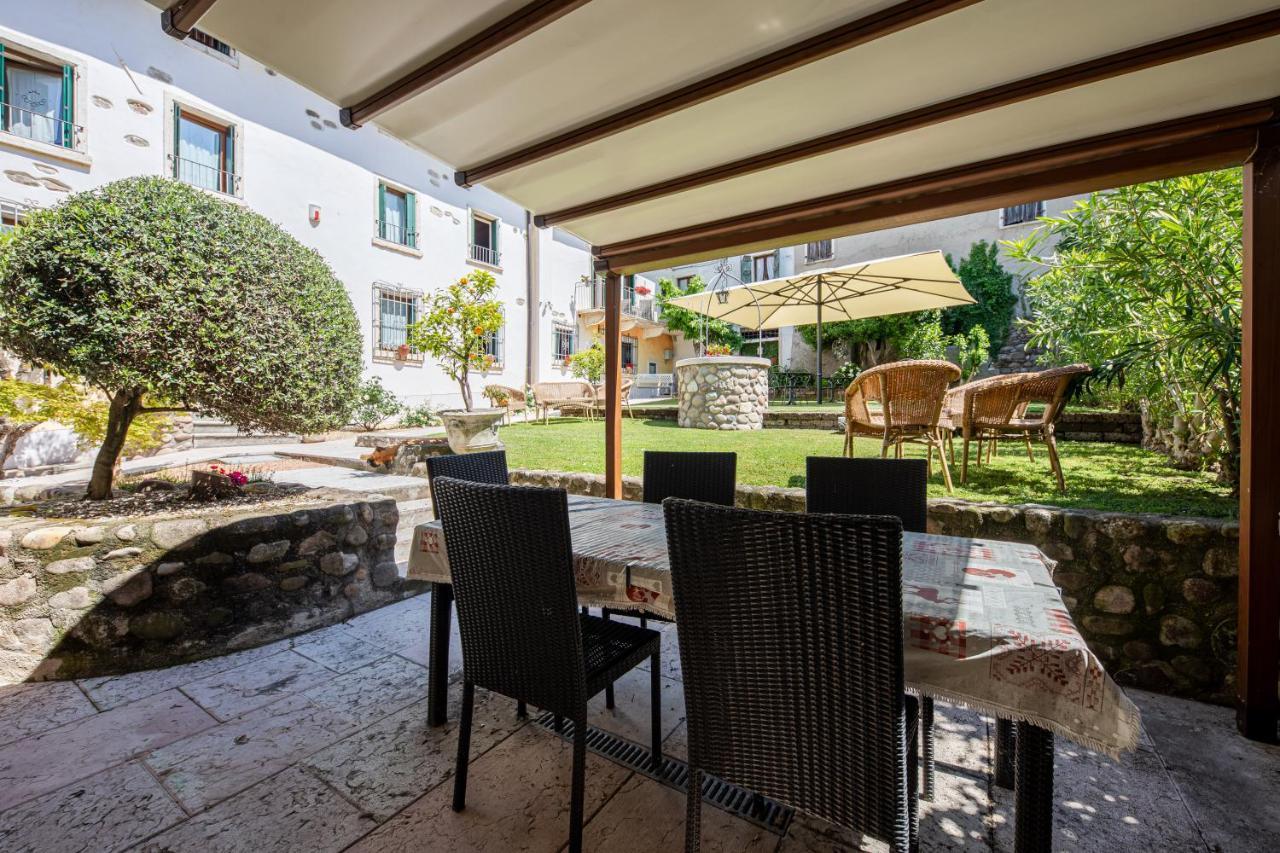 Borgo Di Calmasino Bauernhof *