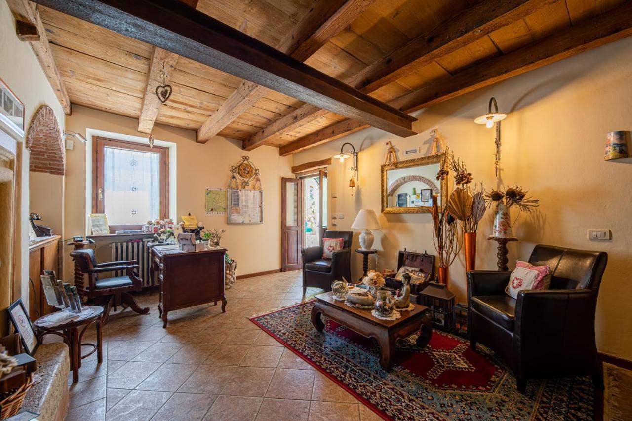 Borgo Di Calmasino Bauernhof *